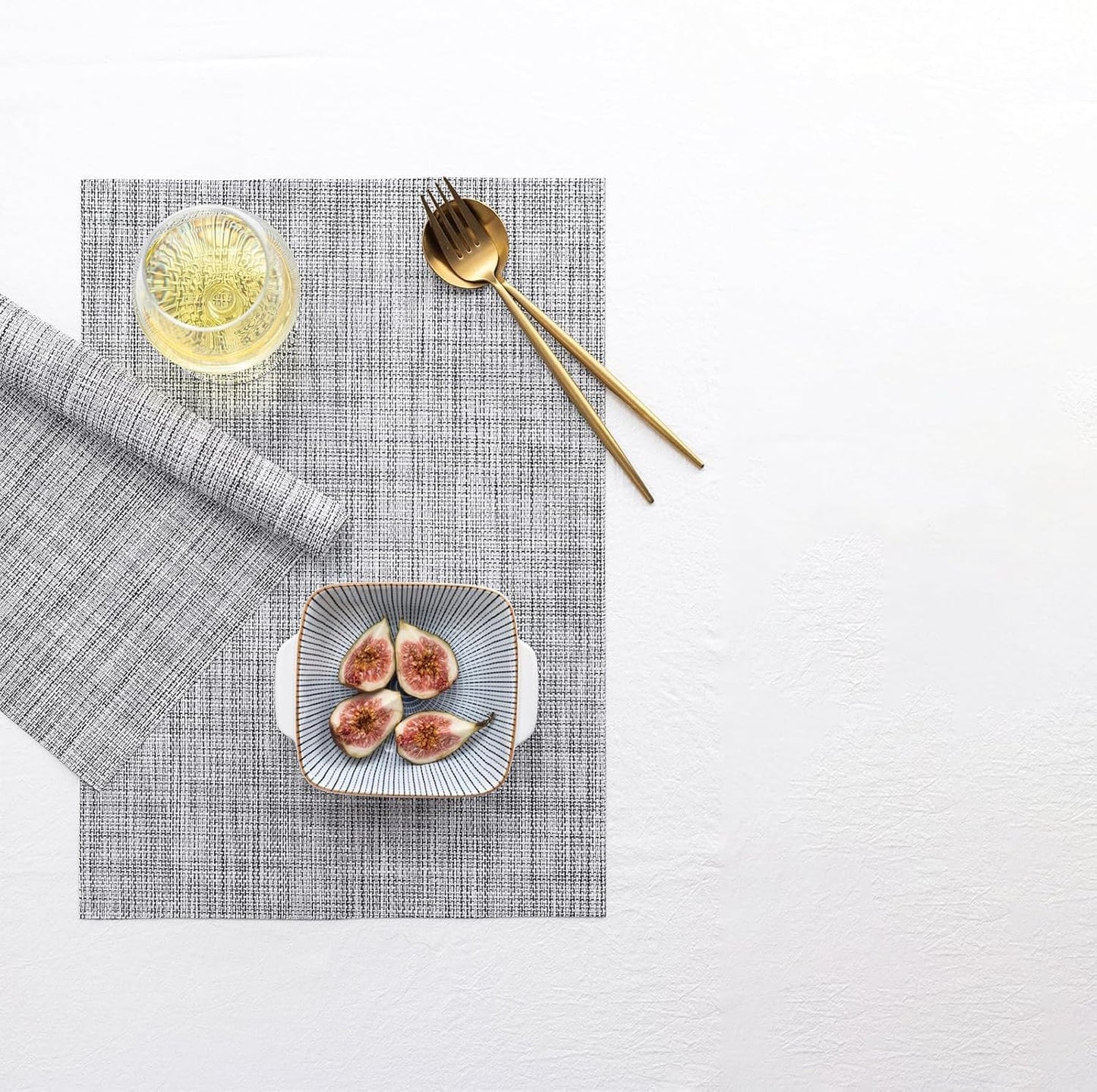 LEXMORE Placemats Set of 4 Vinyl/Plastic Woven Place Mats for Kitchen Table Indoor/Outdoor Washable Placemat Wipeable Dining Table Mats(A-Gray)