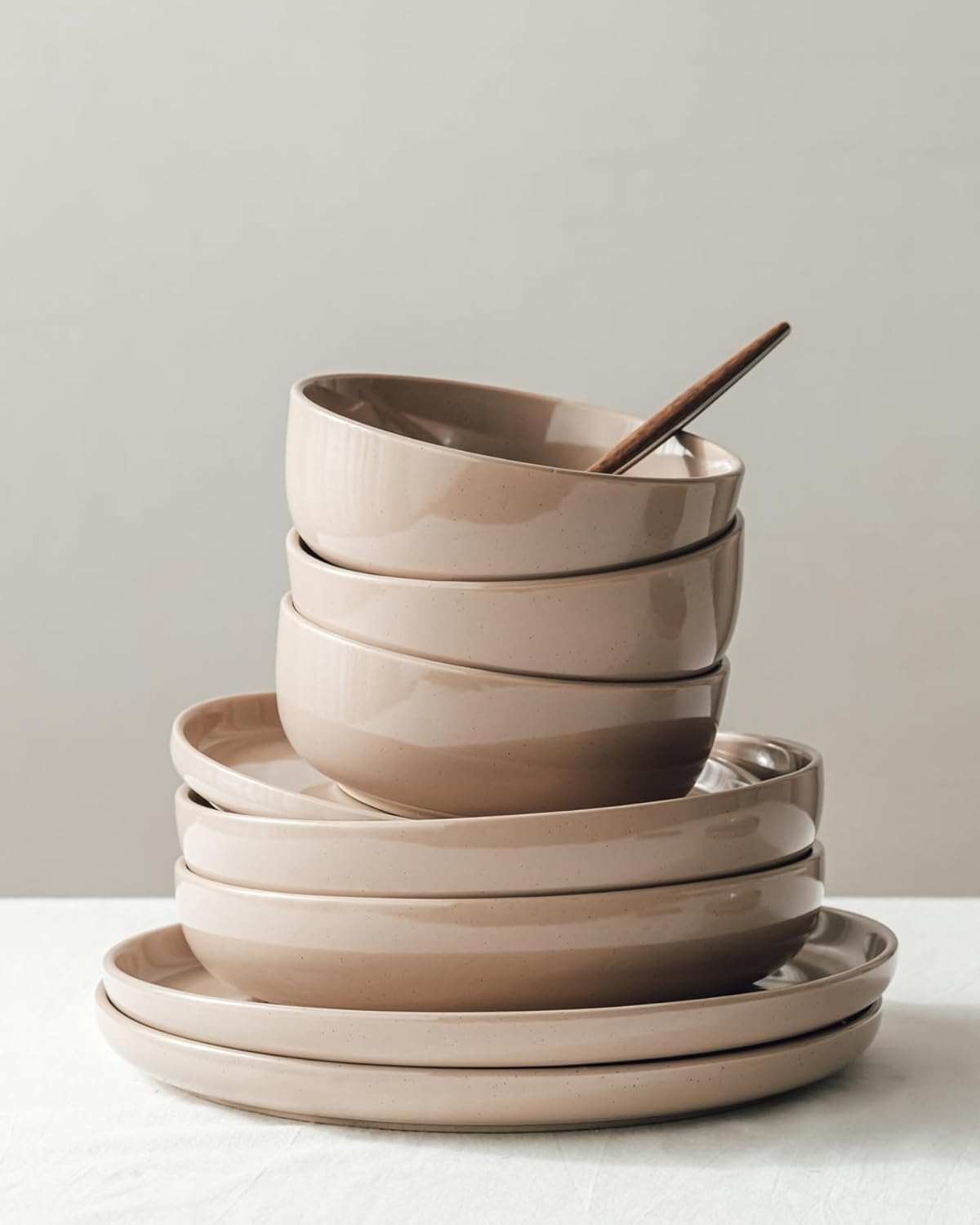 Famiware Milkyway Plates and Bowls Set, 18 Pieces Dinnerware Sets, Dishes Set for 6, Cinnamon Brown