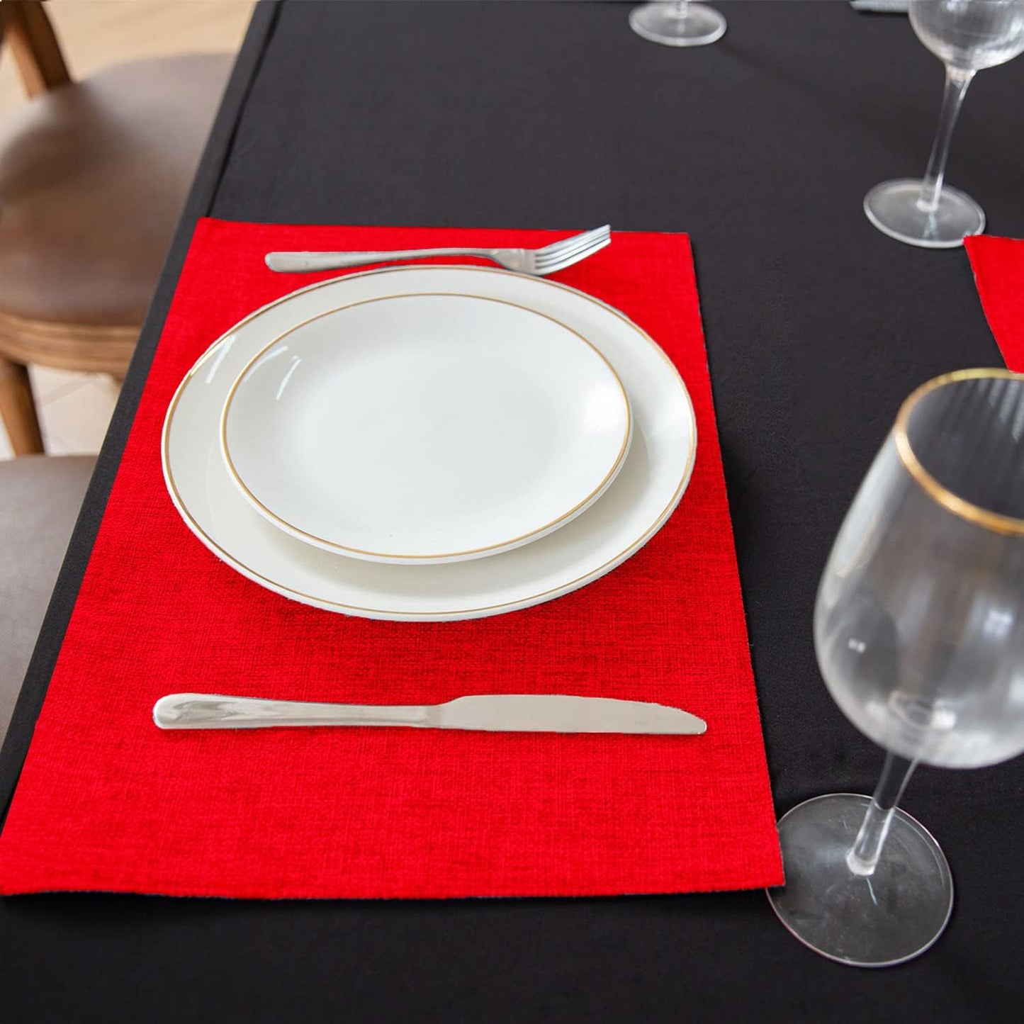 Cloth Placemats Set of 8, Linen Type Fabric Placemats Machine Washable Heat Resistant Placemats Wrinkle Free Thick Polyester Kitchen Place Mats for Dining Table (Red)