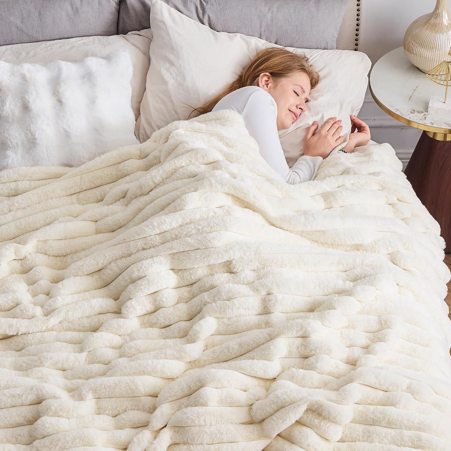 NEWCOSPLAY Faux Fur Twin Blanket Ivory 3D Ribbed Plush Thick Warm Blanket for Couch Sofa Bed 850GSM (Ivory Ribbed, Twin(60"x80"))