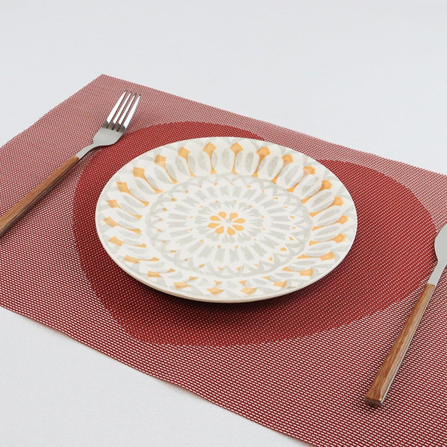 CADONO Placemats Set of 4 Washable Indoor/Outdoor Vinyl Place Mats for Dining Table Durable Non-Slip Heat Resistant PVC Weave Table Mats（Red Pink Heart）