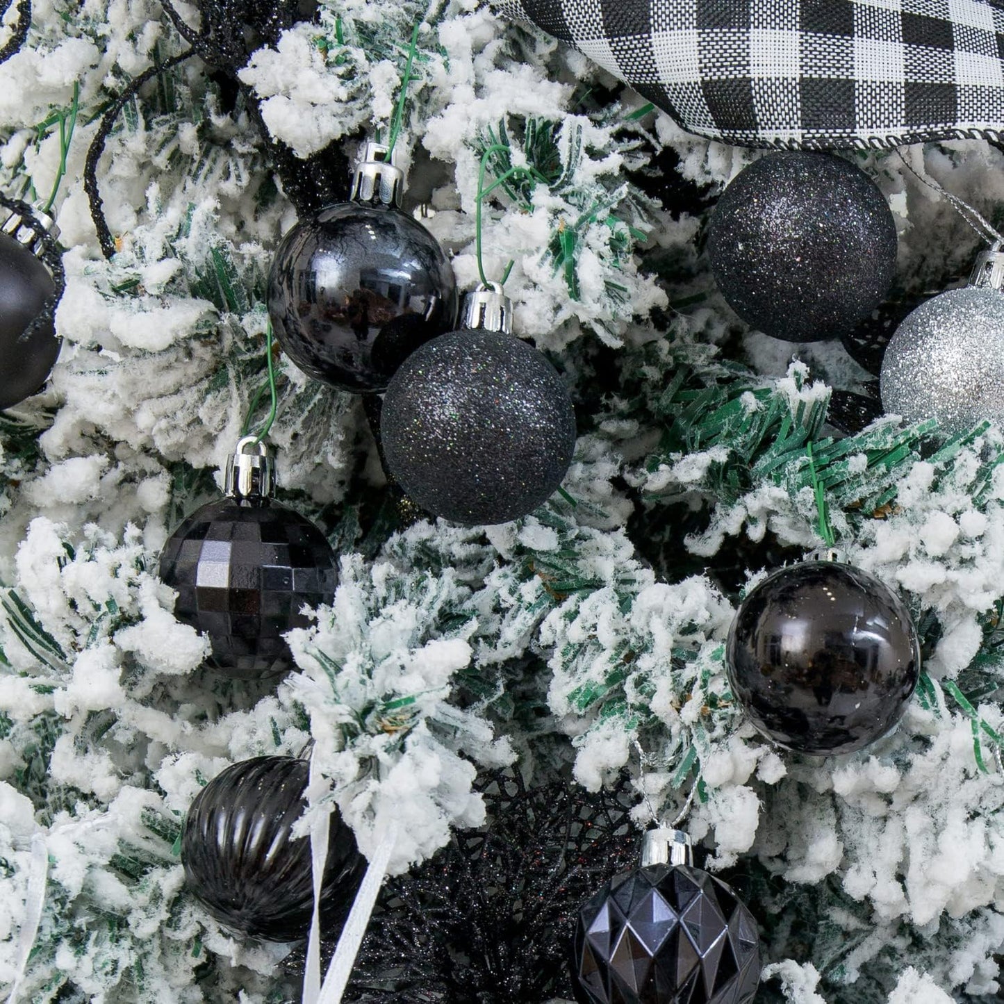 XmasExp 24ct Christmas Ball Ornaments Shatterproof Xmas Tree Hanging Balls Decorations Perfect for Halloween Decorations Holiday Wedding Christmas Decor(1.57", Black)