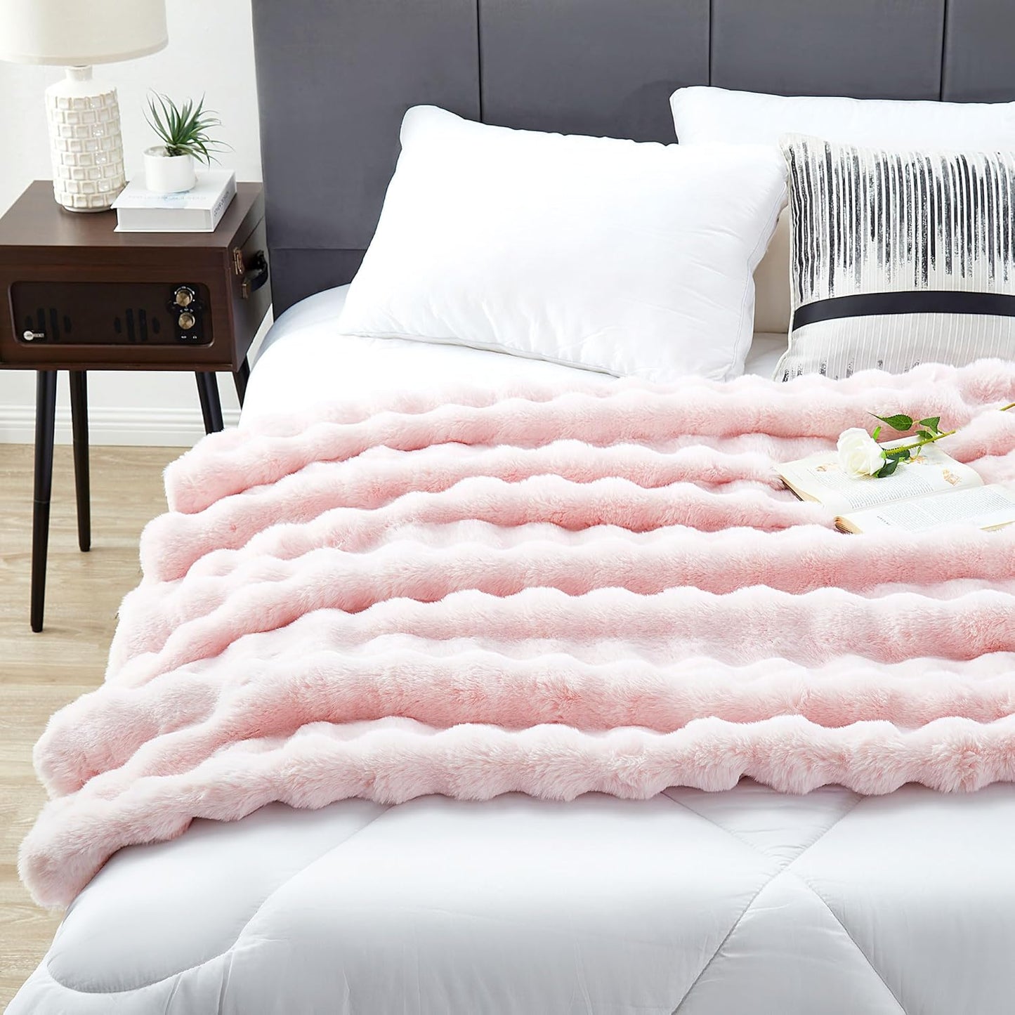 DREAMNINE Oversized Soft Thick Fuzzy Faux Rabbit Fur Throw Blanket Twin Size 60" x 71", Double Sided Comfy Plush Warm Shaggy Fluffy Blankets, Luxury Big Cozy Cute Furry Blanket for Bed Couch Pet, Pink