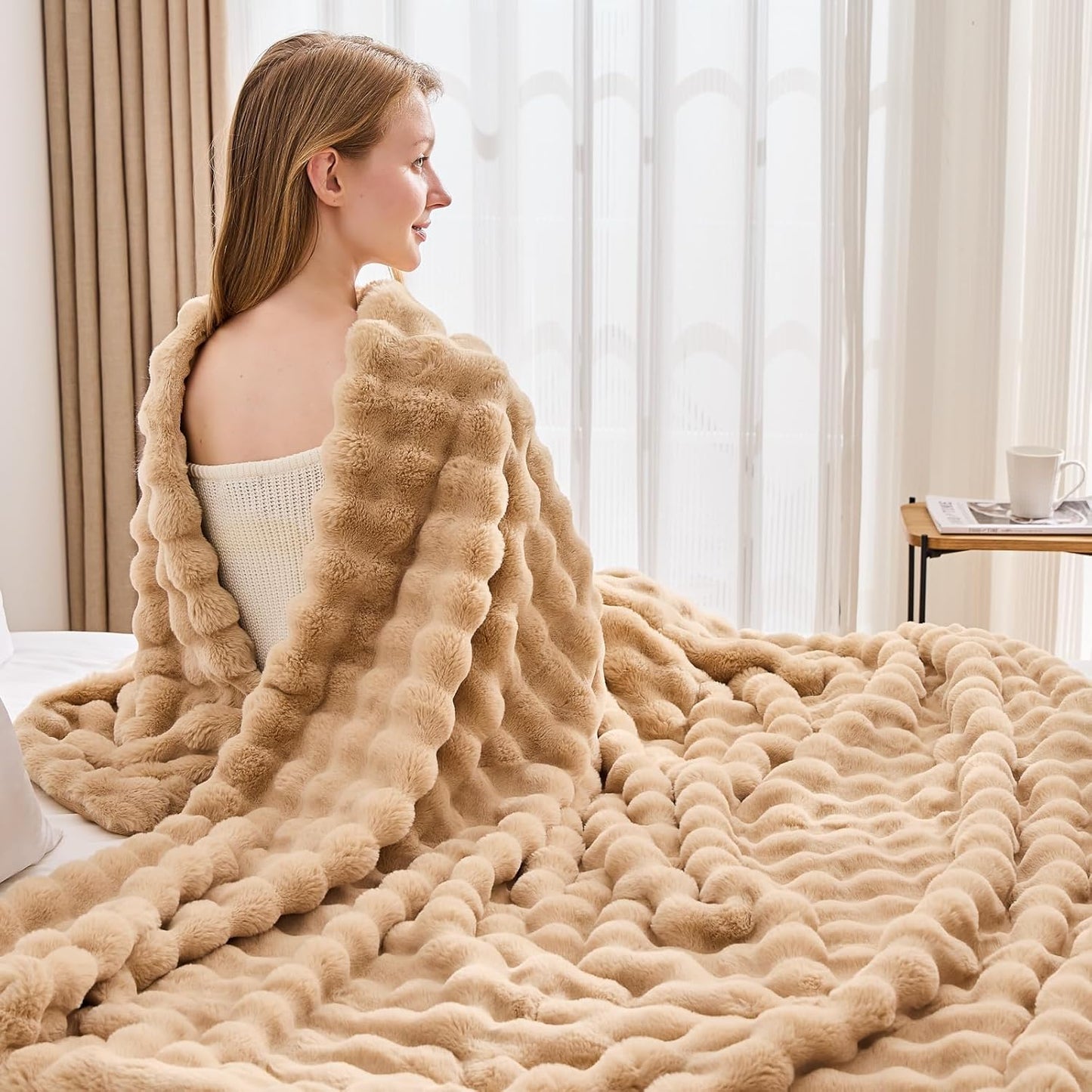 NEWCOSPLAY Faux Fur Throw Blanket Brown Bubble Blanket Thick Warm Soft for Couch Sofa Bed 550GSM (Brown, Throw(50"x60"))