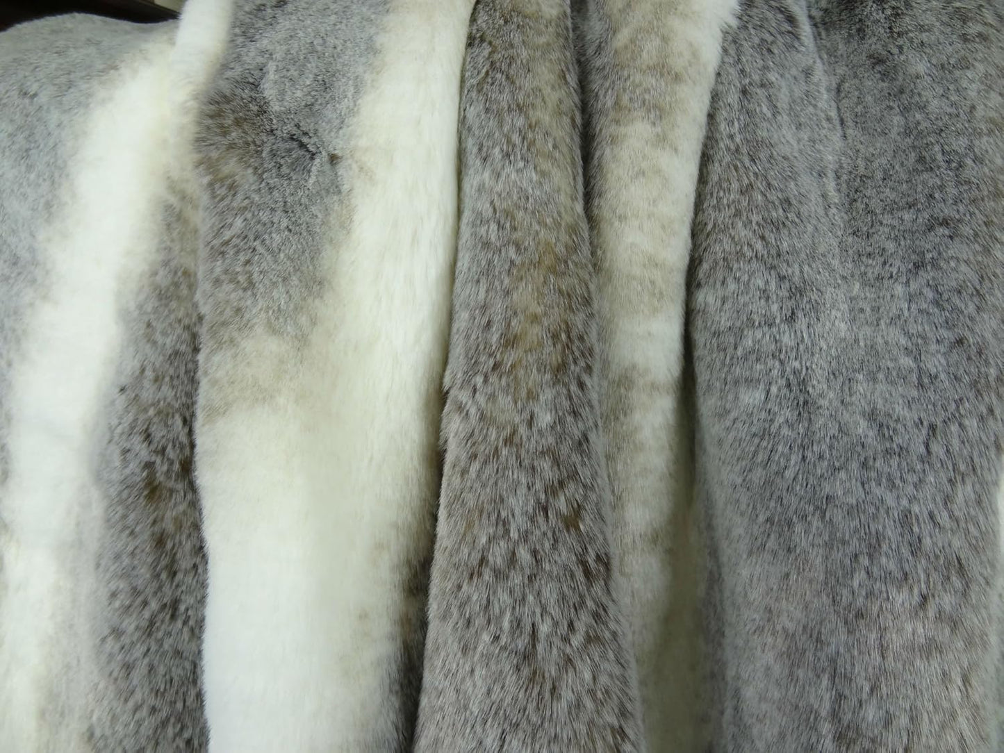 Tissavel Chinchilla Faux Fur Throw Blanket & Bedspread - Chinchilla Faux Fur - Gray Ivory Chinchilla Fur Throw - Luxury Soft Fur, Made in US, 16444
