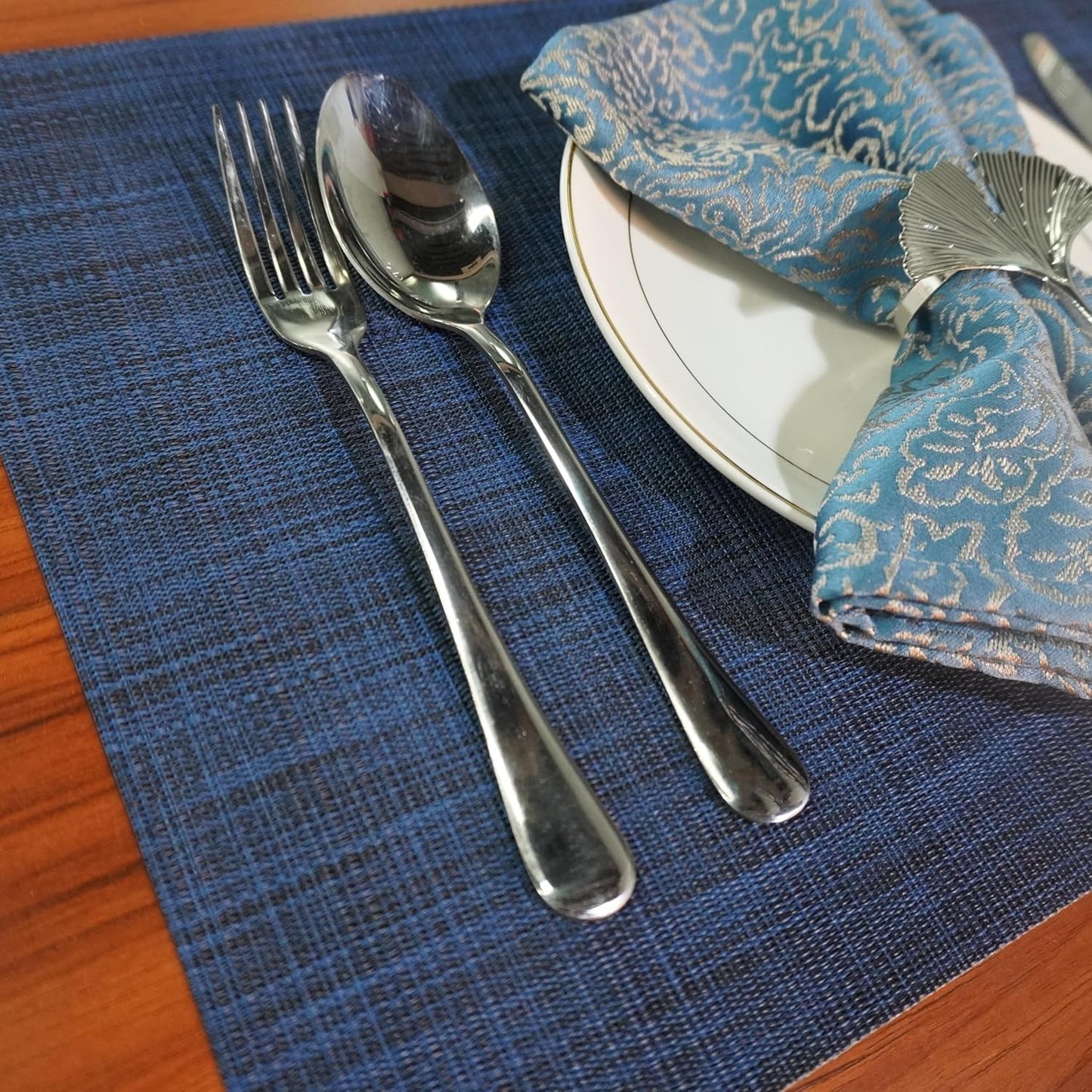 WAZAIGUR Placemats Set of 4 for Dining Table Heat-Resistant Washable Place Mats Woven Vinyl Kitchen Table Mats Easy to Clean,Navy Blue